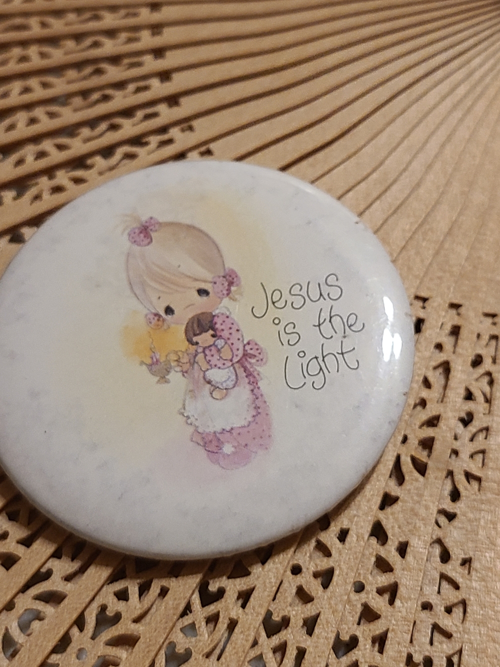 Precious Moments Pink 'Jesus Is the Light' Girl Pin Old Fashion Button